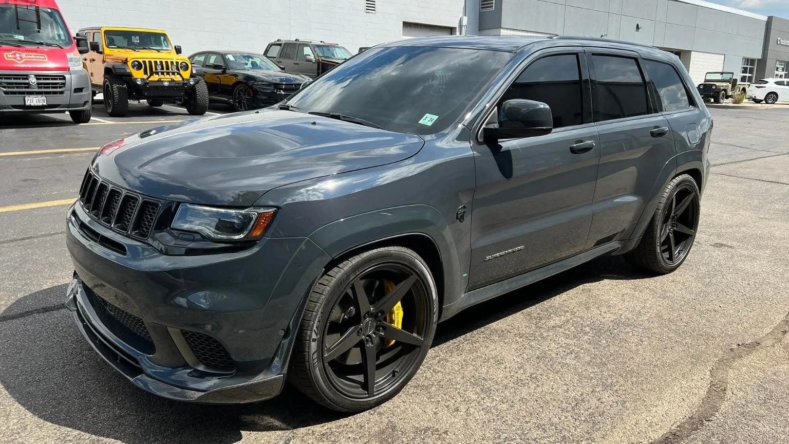 Modified Jeep Grand Cherokee Trackhawk